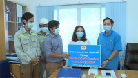 LĐLĐ thành phố Quy Nhơn tặng quà hỗ trợ phòng chống dịch Covid-19