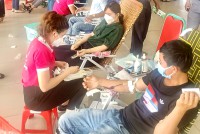 CNVCLĐ huyện Phù Cát tham gia hiến máu nhân đạo