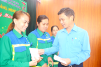 LĐLĐ tỉnh trao tặng quà Tết cho công nhân lao động Thành phố Quy Nhơn